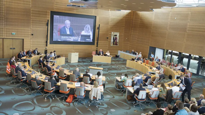 Statenzaal vol met provinciale statenleden