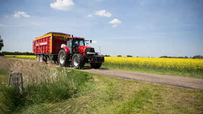 Traktor op de weg