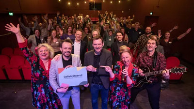 Tijs de Bree rijkt prijs uit Cultureel Overijssel in Kaart
