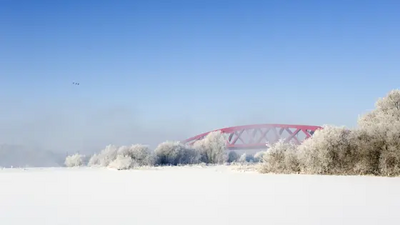 spoorbrug Zwolle in sneeuwlandschap